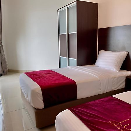 Marina Heights Hotel Residences Lumut Kültér fotó
