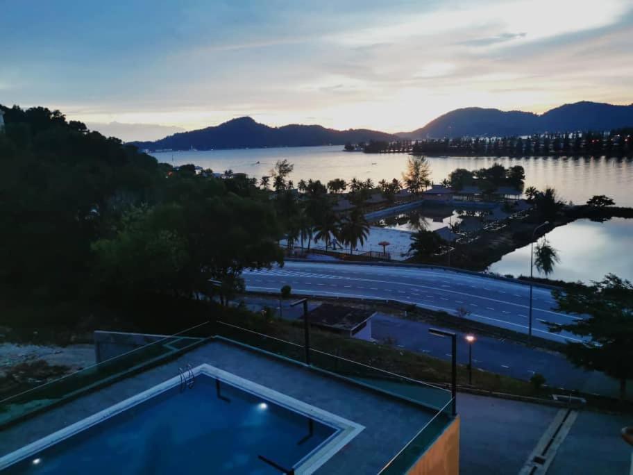 Marina Heights Hotel Residences Lumut Kültér fotó