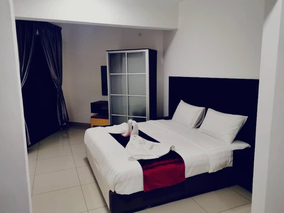 Marina Heights Hotel Residences Lumut Kültér fotó