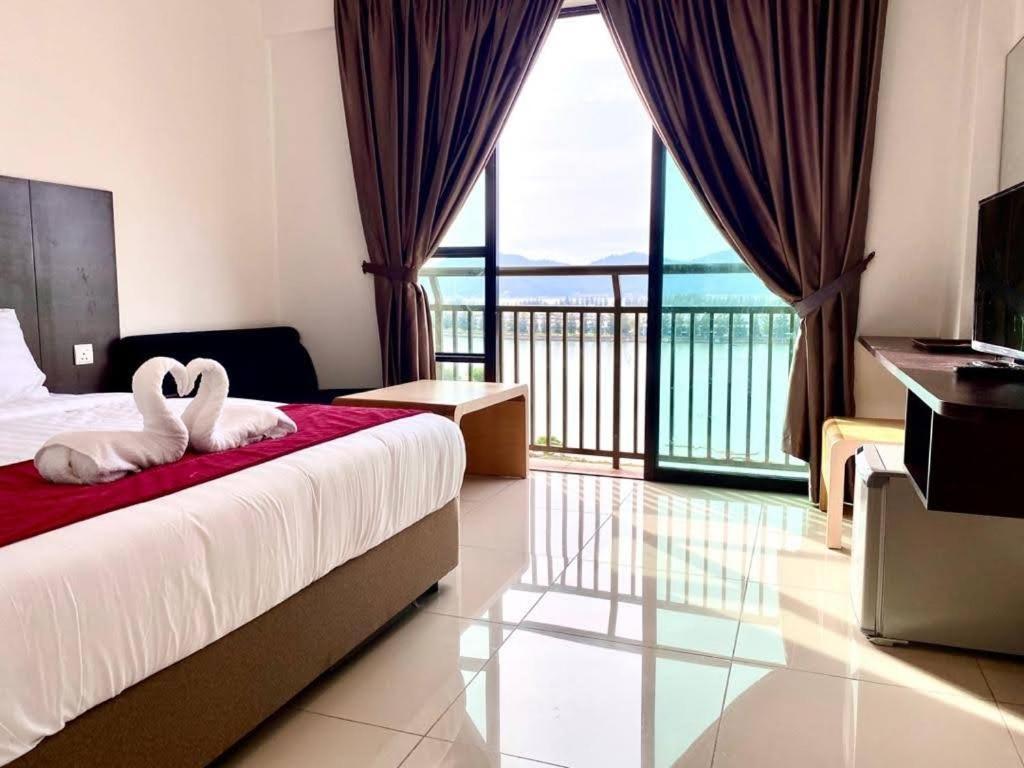 Marina Heights Hotel Residences Lumut Kültér fotó