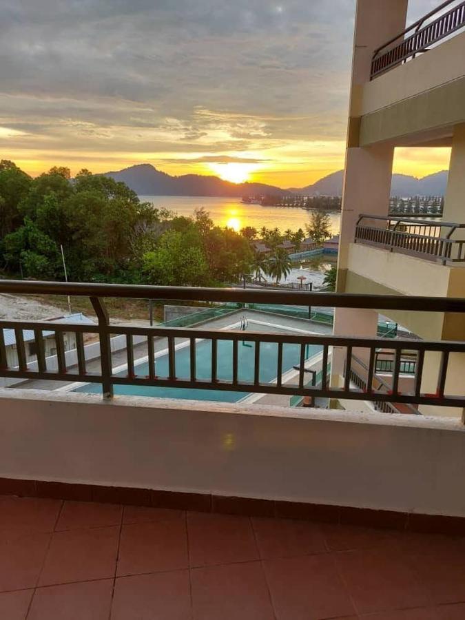 Marina Heights Hotel Residences Lumut Kültér fotó